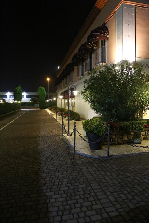 Hotel Lenotel Kültér fotó