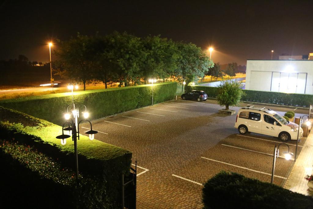 Hotel Lenotel Kültér fotó