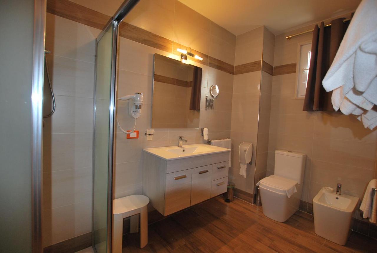 Hotel Lenotel Kültér fotó