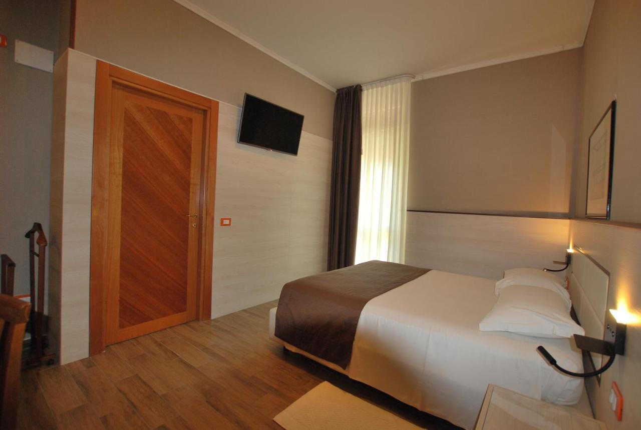 Hotel Lenotel Kültér fotó
