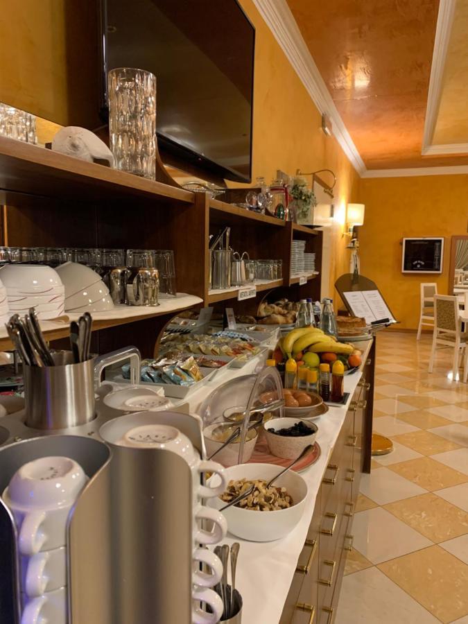Hotel Lenotel Kültér fotó