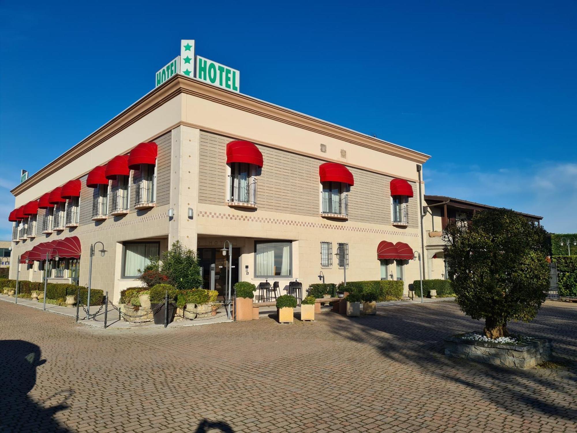 Hotel Lenotel Kültér fotó