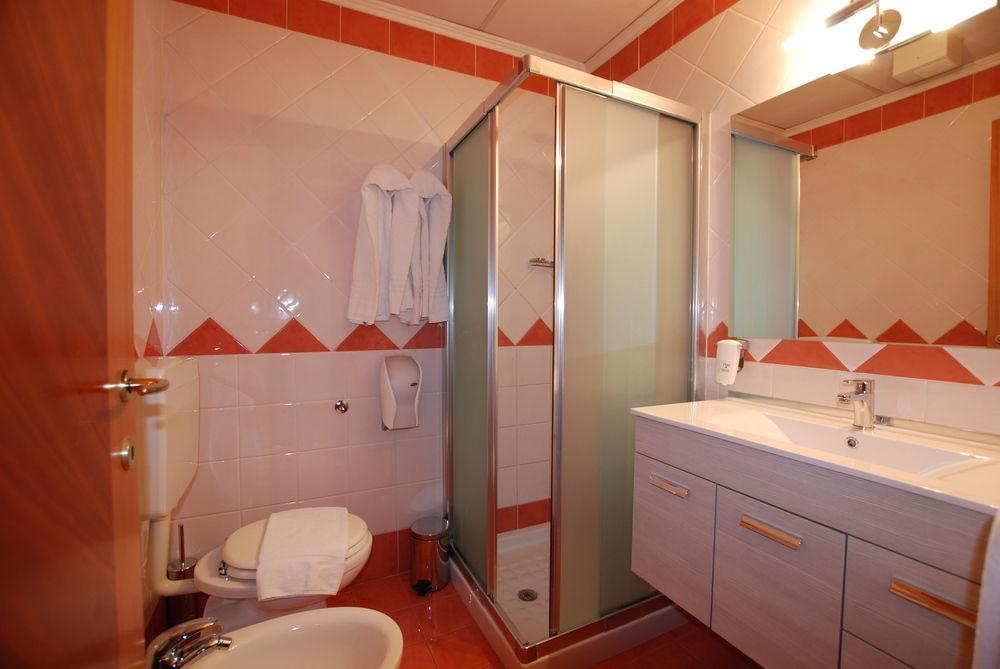 Hotel Lenotel Kültér fotó