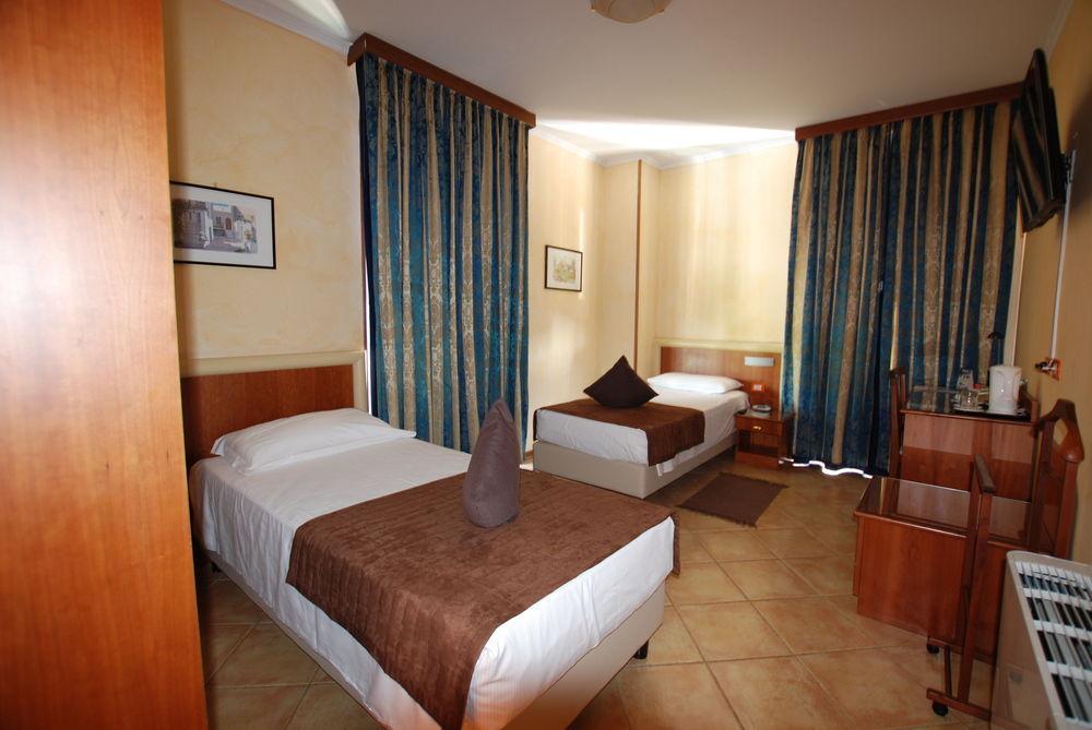 Hotel Lenotel Kültér fotó
