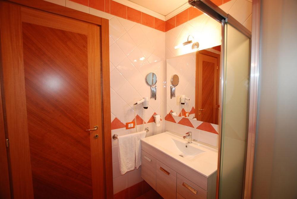 Hotel Lenotel Kültér fotó
