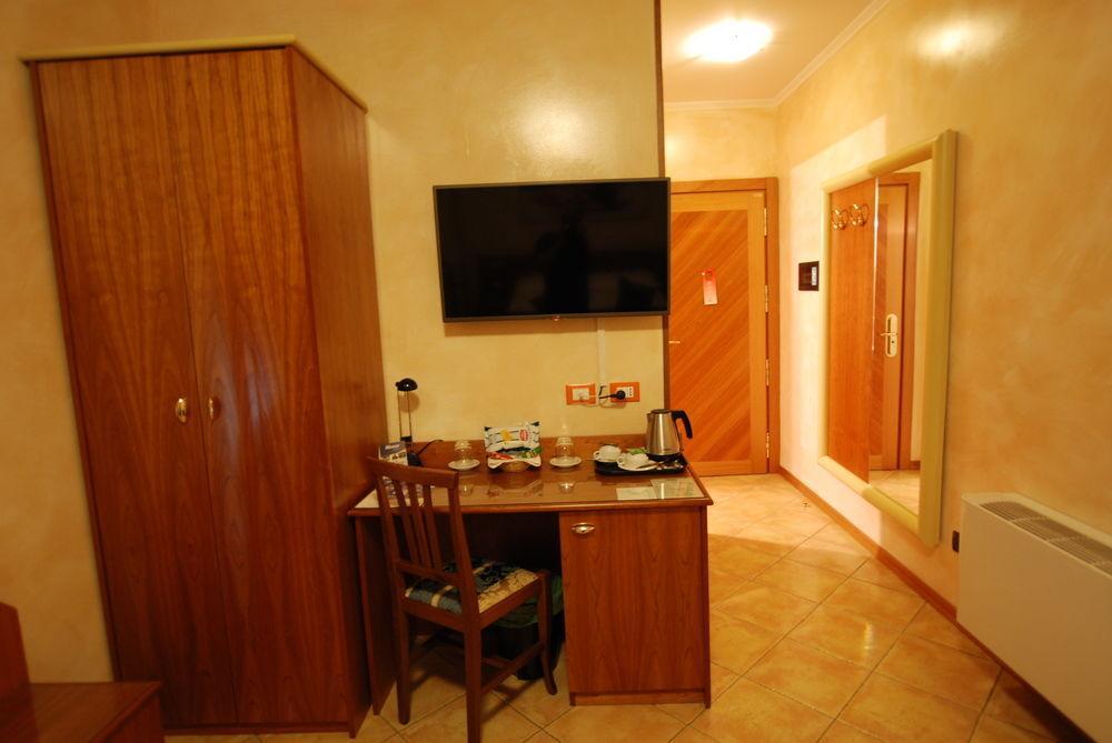 Hotel Lenotel Kültér fotó