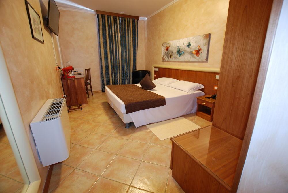 Hotel Lenotel Kültér fotó