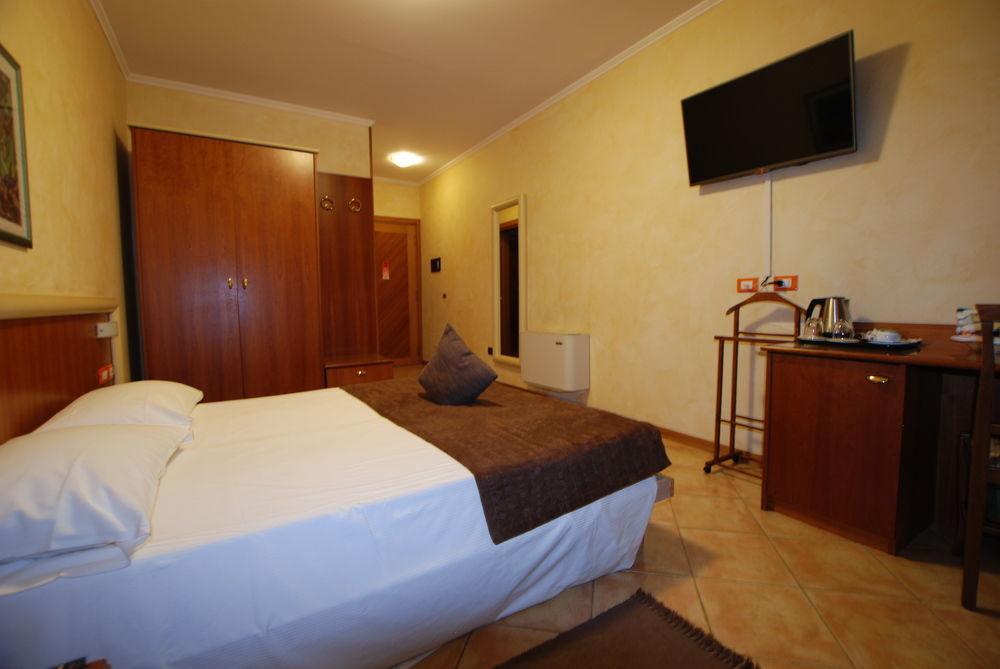 Hotel Lenotel Kültér fotó