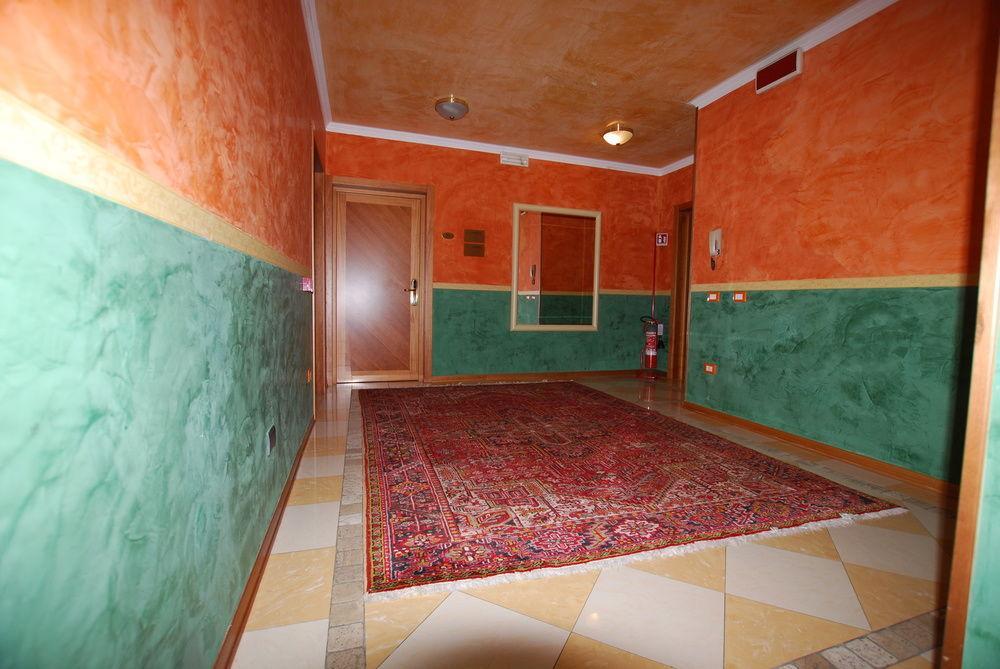 Hotel Lenotel Kültér fotó