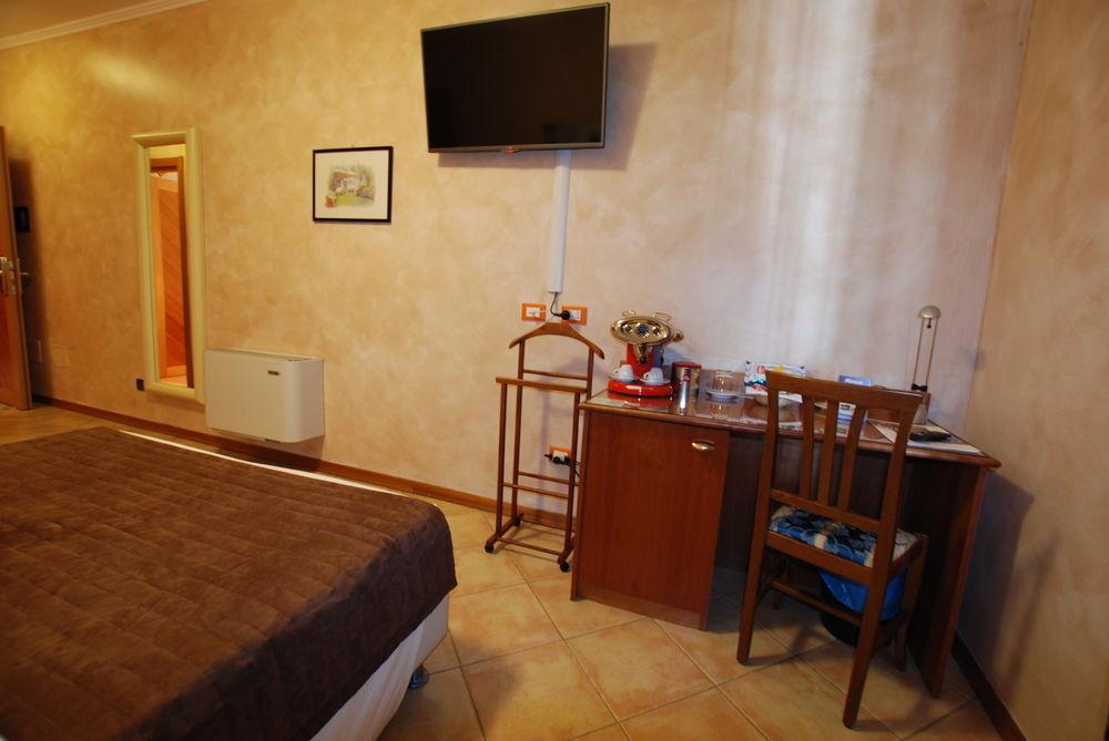 Hotel Lenotel Kültér fotó