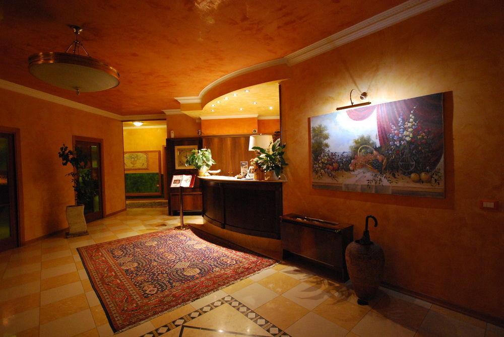 Hotel Lenotel Kültér fotó